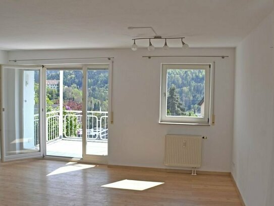 Helle 3-Zi.-Wohnung mit Balkon und TG-Stellplatz in Höhenlage