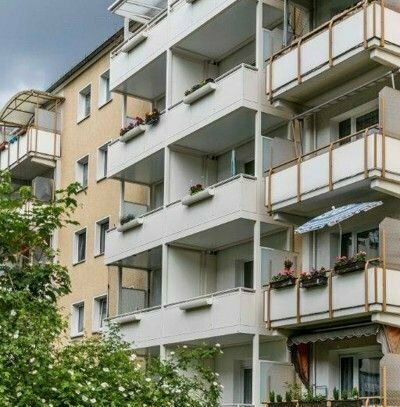 Auf gute Nachbarschaft: praktische 2-Zimmer-Wohnung mit Balkon