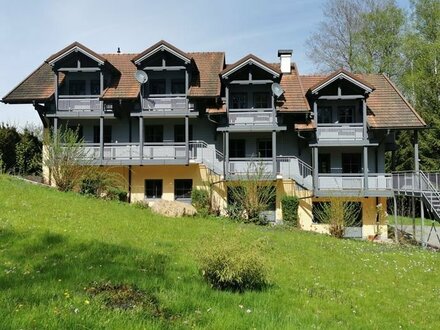 Nh. Deggendorf: 11 Fam.-Haus bzw. Pflegeappartments in naturnaher Ortsrandlage!