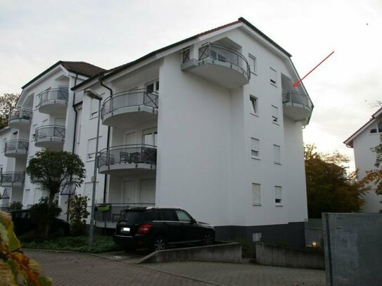 Sandhausen gepflegte 2-Zimmer-DG-Wohnung mit Tiefgaragenstellplatz u. Einbauküche.