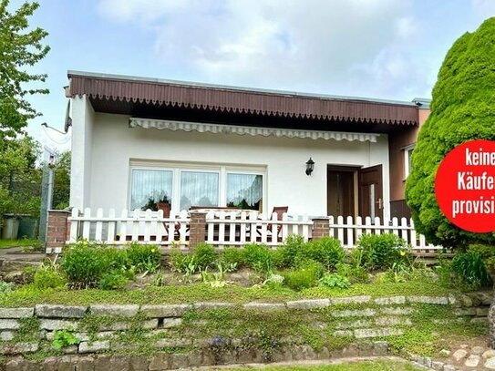 HORN IMMOBILIEN ++ gepflegter Bungalow in ruhiger Lage mit Carport bei Neubrandenburg