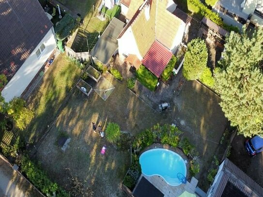 Charmantes Haus mit Pool auf großem Grundstück: Ihr neues Zuhause!