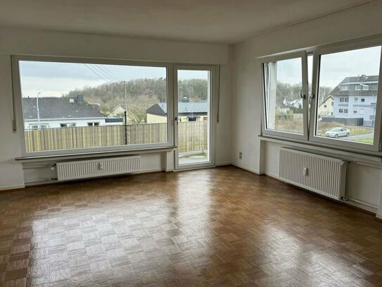 Helle, gemütliche Wohnung mit 3 Zimmern, Küche, Bad, Balkon und Garage in Bendorf-Stromberg