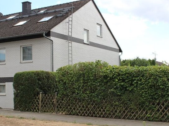 SCHWALBACH/TS.: FAMILIENFREUNDLICHES HAUS MIT 5 - 8 ZIMMERN AUF 395 QM TRAUMGRUNDSTÜCK