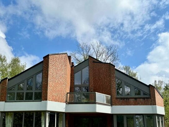 Außergewöhnliche 3 Zimmer Wohnung im Architektenhaus mit Balkon ins Grüne, befristet auf 3 Jahre