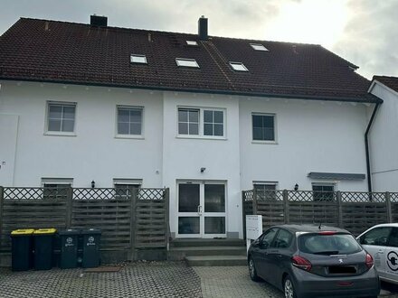 Stilvolles Wohnen auf zwei Ebenen: 3-Zimmer-Wohnung in Kettershausen-Bebenhausen