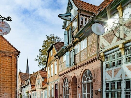 Unvergleichlich: Historisches Wohn- und Geschäftshaus direkt an der Elbe