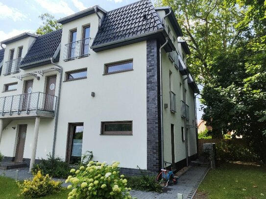 Energiesparender Neubau: Schöne 5-Zi-Maisonette-Wohnung mit 2 Bädern u. Gartenanteil in Bahnhofsnähe