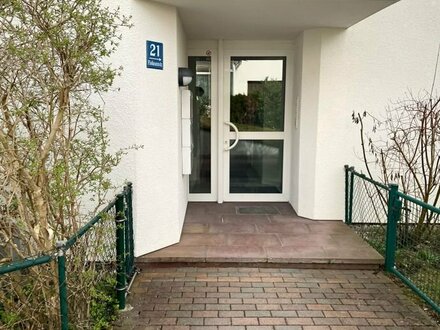 Vollständig renovierte teilmöblierte 4/5 Zimmer Designer Wohnung mit Balkon (Süd) und EBK in Obermenzing