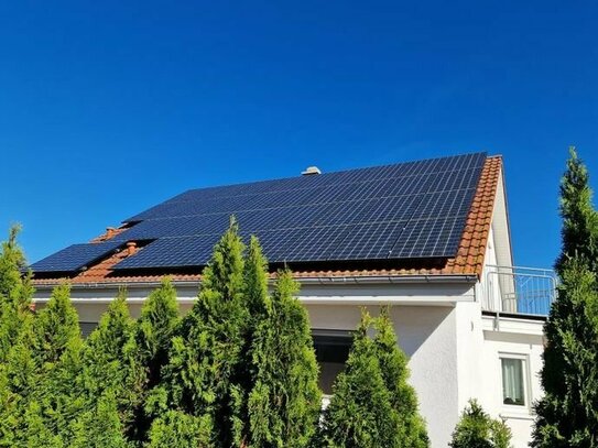 Niedrigenergiehaus mit Photovoltaik, Wärmepumpe, Fußbodenheizung und Wallbox