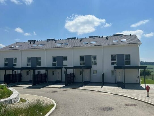 Neubau - Reihenmittelhaus in attraktivem Neubaugebiet - inkl. Solaranlage, Einbauküche, Carport uvm.