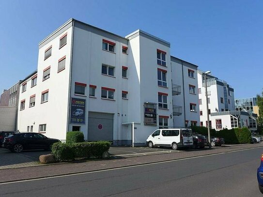 Barrierefrei mit Lift / Nähe Bahnhof / 138m² und 228m² / € 9,50