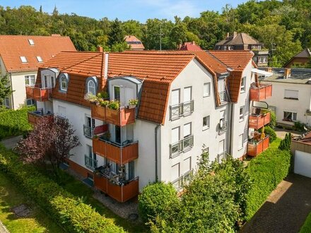Dachgeschoss-Wohnung mit Parkblick: 3 Zimmer & Balkon 78 m² am Volkspark Prenzlauer Berg (bezugsfrei)