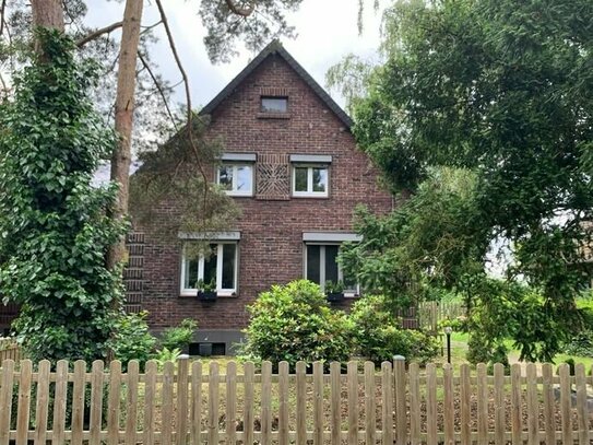 Leben mit und in der Natur - EG-Wohnung mit Terrasse und großem Garten - ideal für handwerklich versierte Mieter!