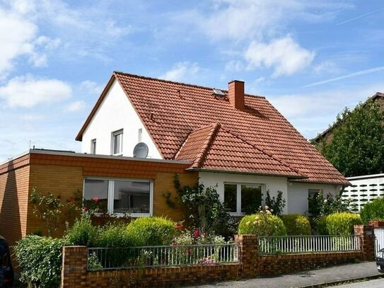 Ansprechendes Ein- bis Zweifamilienhaus mit herrlichem Fernblick, in angenehmer Wohnlage von Ober-Ramstadt/Eiche