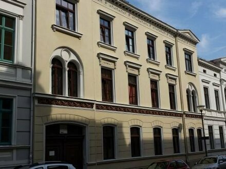 Großzügige Dachgeschoßwohnung mit Badewanne, Dusche und Gäste-WC nahe Wilhelmsplatz