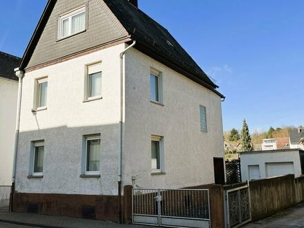 ***Charmantes Einfamilienhaus mit Garage in Wetzlar-Niedergirmes***