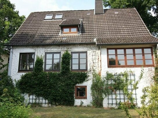 Individuelles Einfamilienhaus mit großem Garten in begehrter Hanglage. Provisionsfrei!