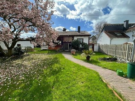 Ihr neues Zuhause! Großes Grundstück inkl. Bauplatz und Ausbaupotential in sehr guter Lage!