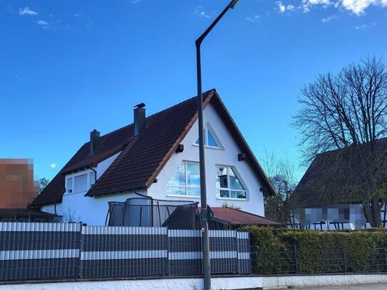 Wohnen der besonderen Art - mit offenem eleganten Wohnraum (offener Dachstuhl) in Wendelstein OT zu verkaufen.