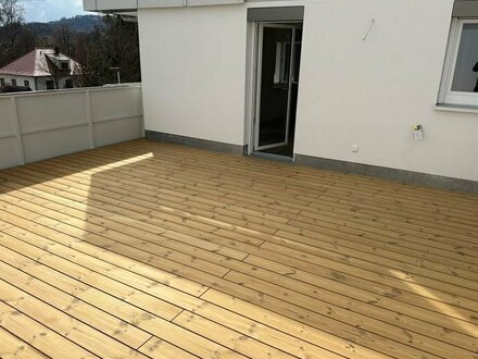 2-Zimmer mit großer Dachterrasse, Einbauküche und Tiefgarage