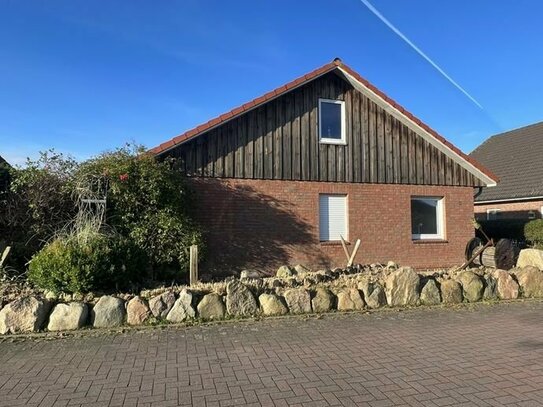 Großzügiger Bungalow mit ca. 130 m² Wohnfläche, 5 Schlafzimmern, großem Carport und Garten auf ca. 686 m² Erbpachtgrund…