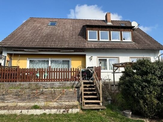 Platz für die ganze Familie in Burgoberbach. Einfamilienhaus mit Einliegerwohnung zu verkaufen.