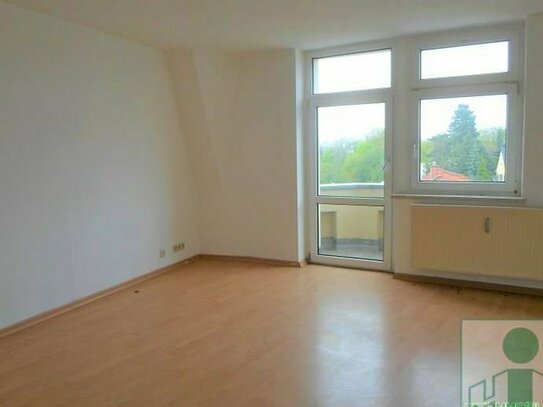 3-Raum-Wohnung mit kleinem Balkon im 3. OG auf der Clara-Zetkin-Str. zu vermieten!
