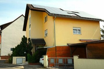 Kapitalanlage: 3-Z-Wohnung mit Einbauküche, bestem Fernblick, Balkon und PKW-Stellplatz am Haus