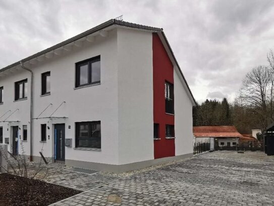 schönes Reihenmittelhaus in ländlicher Lage mit Garten! Erstbezug!