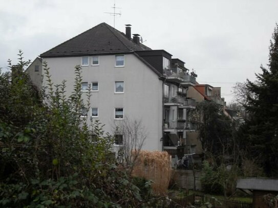 Südbalkon in S-Bahn-Nähe