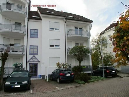 Sandhausen gepflegte 2-Zimmer-DG-Wohnung mit Tiefgaragenstellplatz u. Einbauküche.