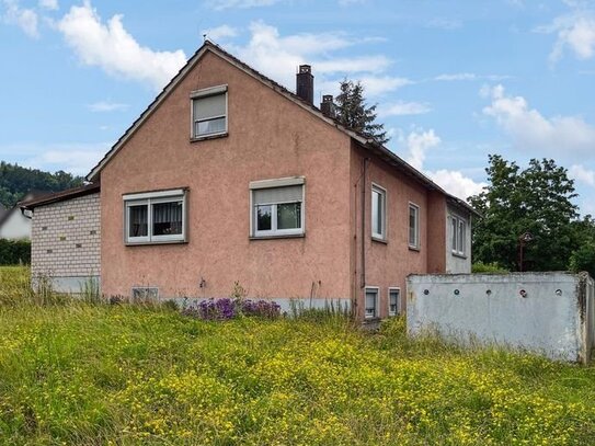 Renovierungsbedürftiges Einfamilienhaus mit großem Grundstück im idyllischen Frankenhardt