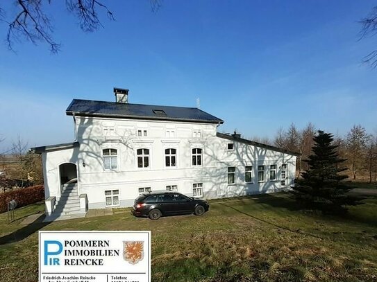 Ein herrschaftliches Haus am Stadtrand mit Wassergrundstück!