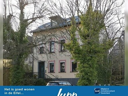 Ehemalige Dorfschule umgebaut zum gemütlichem Wohnhaus mit kleinem Garten und Hof, Urschmitt (4)