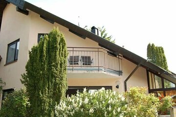 Lichtdurchflutetes Einfamilienhaus mit Apartment nur wenige Minuten zum Bodensee