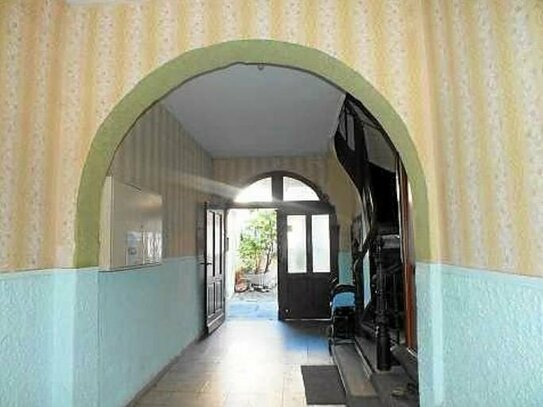 Ruhige und gemütliche 2-Zimmerwohnung im EG eines Hinterhauses mit großer Wohnküche
