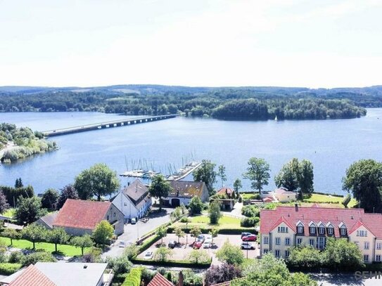 Top Lage in Möhnesee - Delecke: Baugrundstück mit Seeblick und Nebengebäude