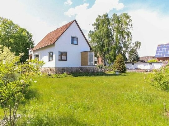 Ideal für Familien: Solides Einfamilienhaus mit riesigem Garten in Misburg-Nord