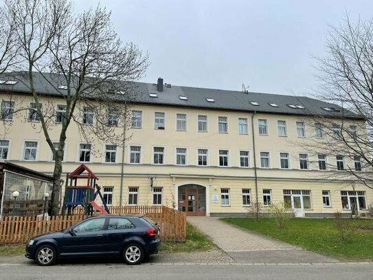 NEU Renovierte 2-Raumwohnung Bad + Küche mit Tageslicht im Dachgeschoss in guter Lage zu vermieten!