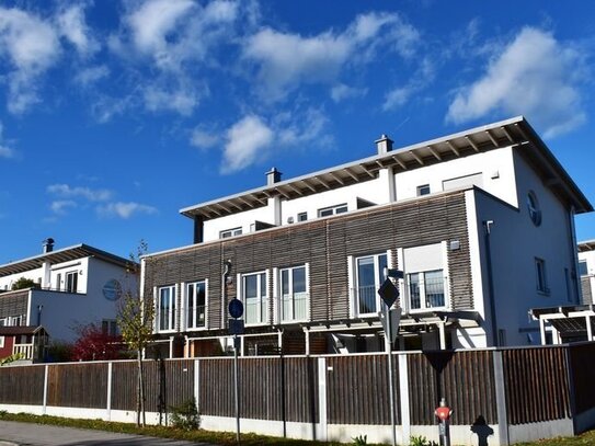 VERKAUFT!! MODERNES, NEUWERTIGES REIHEN-MITTELHAUS MIT DACHTERRASSE UND BERGBLICK