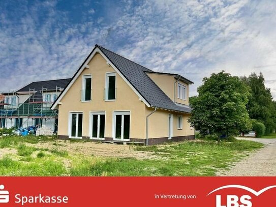 Neu gebaute Wohlfühloase für Ihre Familie mit Garten