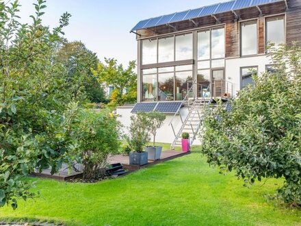 Leben im Einklang mit der Natur in einer modernen Bauhausvilla mit Schwimmbad und Fördeblick