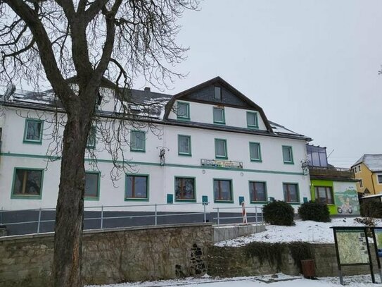 historischer Gasthof mit 18 Fremdenzimmern inkl. Nebengebäude mit zwei Garagen