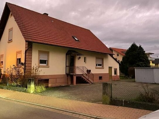 Charmantes Haus mit traumhaftem Garten: Ihr perfektes Zuhause wartet auf Sie!