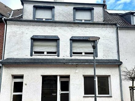 Baesweiler: Sanierte Etagenwohnung 105 m², Balkon