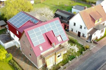 Mehrgenerationenhaus mit ca. 300 m² Wfl. und 17 kWh PV-Anlage - Jung und alt unter einem Dach