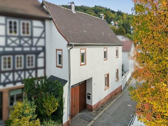 Das besondere Einfamilienhaus mit Einliegerwohnung und Scheune in Weinheim
