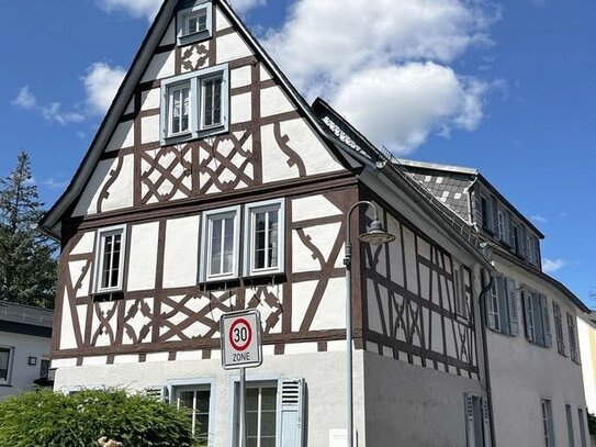 Büro, Praxis, Steuerbüro oder Kanzlei in geschmackvollem Fachwerkambiente im Herzen von Erbach im Rheingau