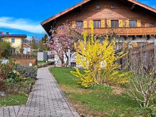 Doppelhaushälfte im Alpenstil mit grandiosem Ausblick